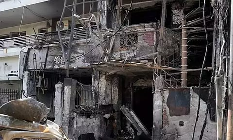 டெல்லி: குழந்தைகள் பலியான மருத்துவமனையில் சட்டவிரோதமாக ஆக்சிஜன் நிரப்பப்பட்டது கண்டுபிடிப்பு