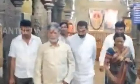 Vijay's parents had darshan of Sami at Kamachi Amman temple in Kanchi