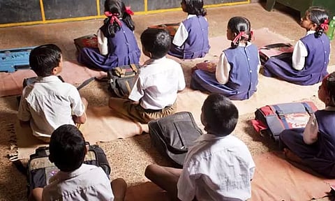 அனைத்து பள்ளிகளிலும் மாணவர்களுக்கு ஆதார் பதிவு திட்டம்-தமிழக அரசு உத்தரவு