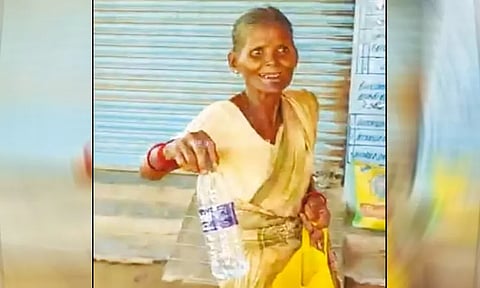 ரேஷன்கார்டுகளுக்கு 50 மில்லி வீதம் வினியோகிக்கப்பட்ட மண்ணெண்ணெய்: அதிர்ச்சி அடைந்த மக்கள்