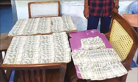 சார்பதிவாளர் அலுவலகத்தில் லஞ்ச ஒழிப்பு போலீசார் சோதனை - ரூ.1 லட்சம் சிக்கியது