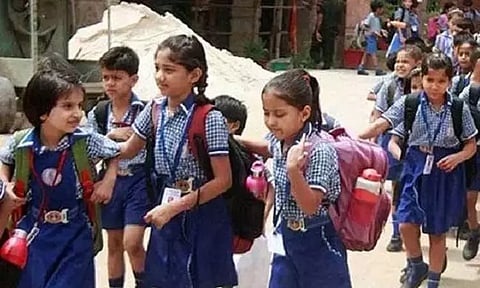 கொளுத்தும் வெயில்... தமிழ்நாட்டில் பள்ளிகளுக்கு கோடை விடுமுறை நீட்டிப்பு