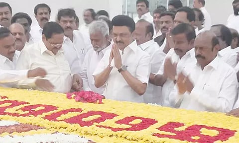 கருணாநிதி நினைவிடத்தில் முதல்-அமைச்சர் மு.க.ஸ்டாலின் மரியாதை