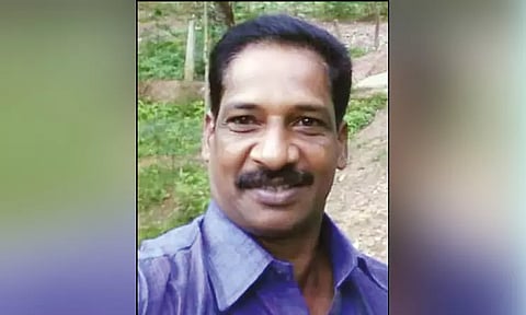 மனைவி, மகனை எரித்துவிட்டு தொழிலாளி தீக்குளித்து தற்கொலை - குடும்ப தகராறில் விபரீதம்