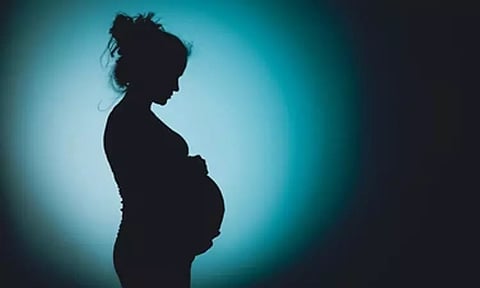 வரதட்சணை கேட்டு கர்ப்பிணி மீது தாக்குதல்... வயிற்றில் இருந்த குழந்தை சாவு