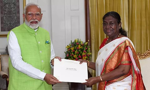 ஜனாதிபதியுடன் மோடி சந்திப்பு - ராஜினாமா கடிதத்தை வழங்கினார்