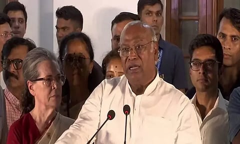 பா.ஜ.க.வின் பாசிச ஆட்சிக்கு எதிராக இந்தியா கூட்டணி தொடர்ந்து போராடும் - மல்லிகார்ஜுன கார்கே