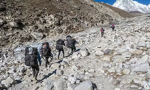 இமயமலையில் மலையேற்றம் சென்ற 9 பேர் பலி