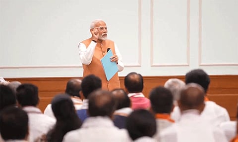 பிரதமர் மோடியின் இல்லத்தில் தேநீர் விருந்து