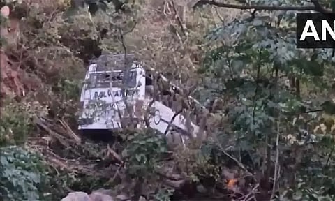 ஜம்மு காஷ்மீர்: பக்தர்கள் சென்ற பஸ் மீது பயங்கரவாதிகள் தாக்குதல்.. 10 பேர் பலி