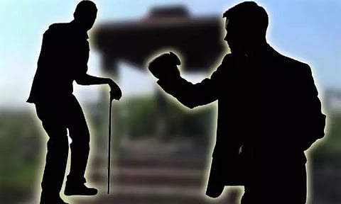 சுடுகாட்டிற்கு அழைத்துச்சென்று தாத்தாவை அடித்துக்கொன்ற பேரன்