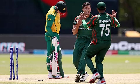 தென் ஆப்பிரிக்கா மோசமான பேட்டிங்: வங்காளதேசம் வெற்றிபெற எளிய இலக்கு