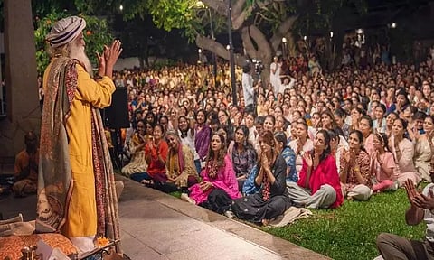 ஆசிரமத்தில் சமந்தா தியானம்