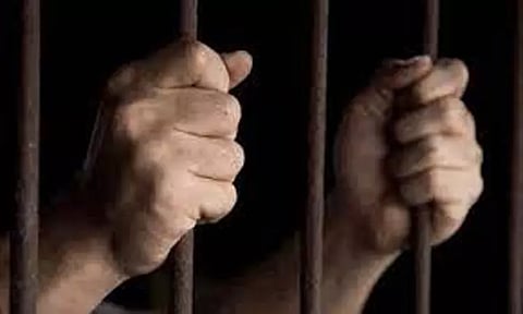 சிறுமிக்கு பாலியல் தொல்லை; வளர்ப்பு தந்தைக்கு 30 ஆண்டு சிறை