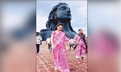 நடிகை கங்கனா ரனாவத் ஈஷா யோகா மையத்தில் தரிசனம்