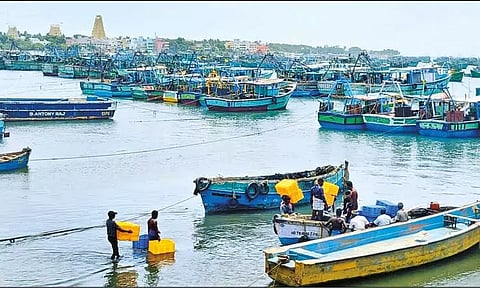 61 நாள் தடைக்காலம் இன்றுடன் நிறைவு: மீன்பிடிக்க தயார் நிலையில் விசைப்படகுகள்