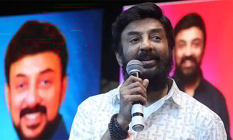 விமானத்தில் ரசிகை செய்த விபரீத செயல்...ஷாக் ஆன மைக் மோகன்