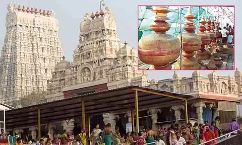 திருச்செந்தூர் கோவிலில் 15 ஆண்டுகளுக்கு பின் கீழே கொண்டுவரப்பட்ட கலசங்கள்... தன்மை மாறாமல் இருந்த வரகு