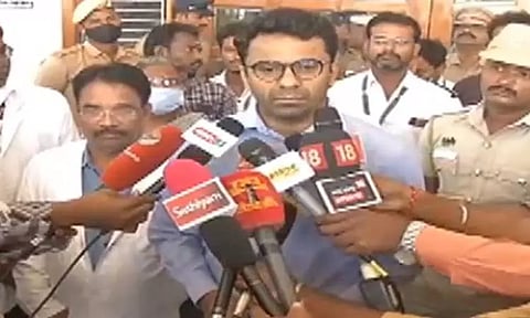 விஷ சாராயம் அருந்தி வீட்டிலேயே இருந்த 55 பேர் மீட்பு: மாவட்ட கலெக்டர் பேட்டி