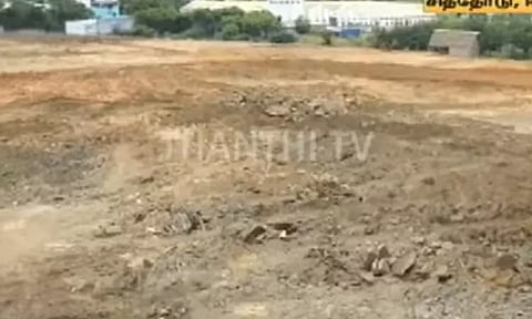 பாறைக்கு வெடி வைத்ததால் வீடுகளில் விழுந்த விரிசல் - ஈரோட்டில் பரபரப்பு