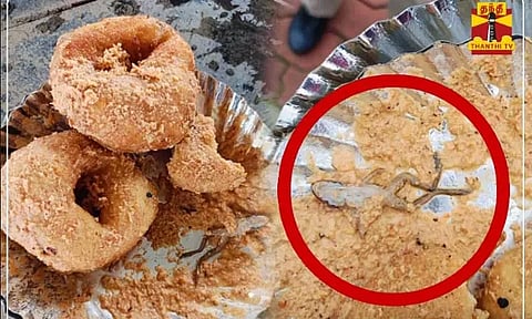 வடைக்கு வழங்கிய சட்னியில் இறந்து கிடந்த தவளை - கடைக்கு சீல் வைத்த அதிகாரிகள்