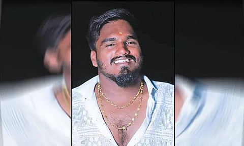 மனைவியுடனான கள்ளத்தொடர்பை கண்டித்ததால் வெட்டிக்கொல்லப்பட்ட ரவுடி