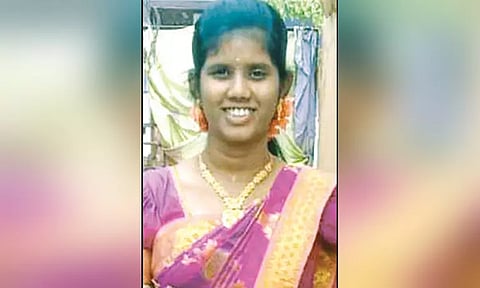 மின்சாரம் தாக்கி காதலன் சாவு... துக்கத்தில் மருத்துவக்கல்லூரி மாணவி தற்கொலை