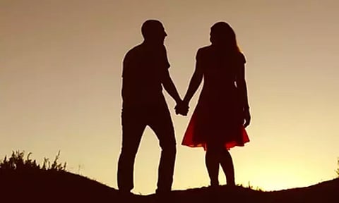 கள்ளக்காதலனை தேடி கந்தர்வகோட்டைக்கு வந்த வடமாநில இளம்பெண்