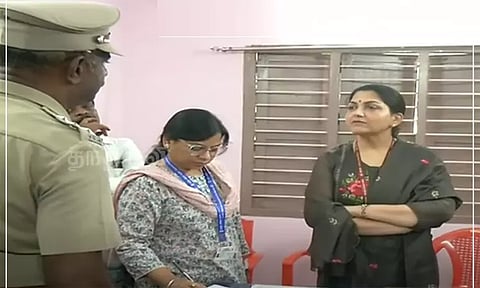 கள்ளக்குறிச்சி சம்பவம்: கருணாபுரத்தில் குஷ்பு நேரில் விசாரணை