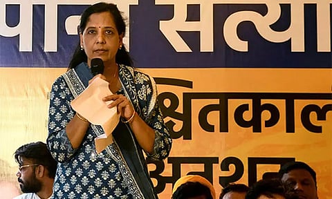 கெஜ்ரிவால் மனைவி சுனிதா