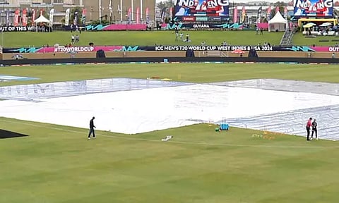 டி20 உலகக்கோப்பை அரையிறுதி: இந்தியா - இங்கிலாந்து ஆட்டம் மழையால் பாதிப்பு