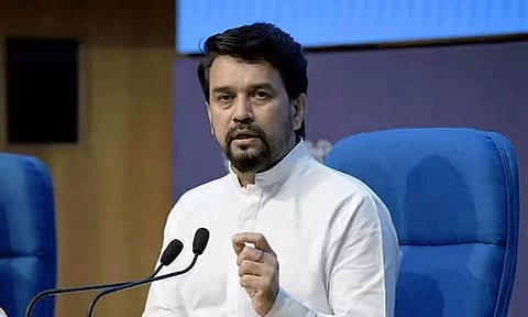 'காங்கிரஸ் கட்சி ஓடுவதை நிறுத்திவிட்டு விவாதத்தில் பங்கேற்க முன்வர வேண்டும்' - அனுராக் தாக்கூர்