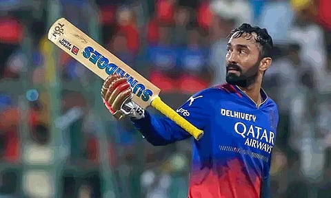 ஐ.பி.எல். 2025: புதிய பொறுப்புடன் மீண்டும் பெங்களூரு அணியில் களமிறங்கும் தினேஷ் கார்த்திக்