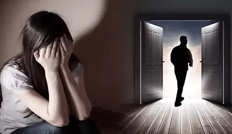 சமூக வலைதளம் மூலம் பழக்கம்... சிறுமியை மிரட்டி பலாத்காரம் செய்த வாலிபருக்கு வலைவீச்சு