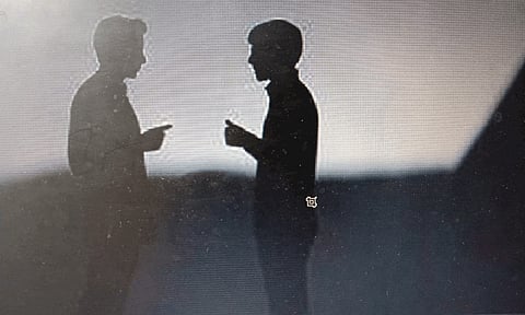 குளிர்பானத்தில் மயக்க மருந்து.. எச்.ஐ.வி. பாதித்தவருடன் ஓரினச்சேர்க்கையில் ஈடுபட்ட நண்பர்