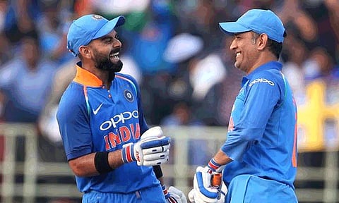 எம்.எஸ்.தோனி இல்லையென்றால் கோலியின் கதை எப்போதோ முடிந்திருக்கும் - பாக். முன்னாள் வீரர் பகிர்ந்த தகவல்