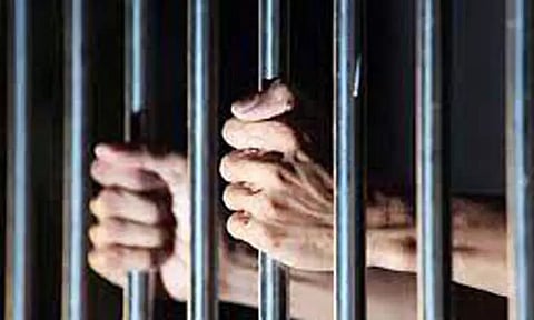 தென்கொரியாவில் எதிர்க்கட்சி தலைவரை கத்தியால் குத்தியவருக்கு 15 ஆண்டு சிறை