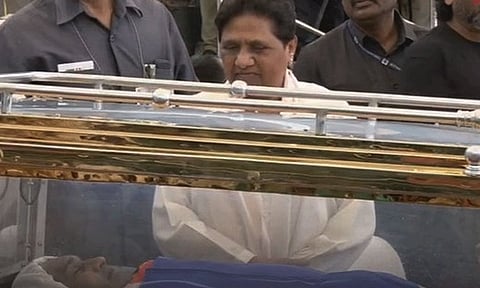 தமிழ்நாட்டில் சட்டம் ஒழுங்கு சரியில்லை - ஆம்ஸ்ட்ராங் உடலுக்கு அஞ்சலி செலுத்திய பின் மாயாவதி பேச்சு