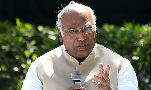 இந்திய எல்லைக்குள் சீனா ராணுவ தளம் கட்டி வருகிறது: மல்லிகார்ஜுன கார்கே குற்றச்சாட்டு