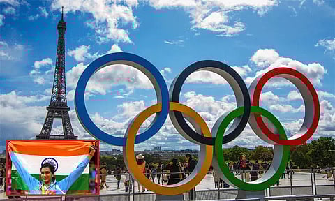 பாரீஸ் ஒலிம்பிக் தொடக்க விழா; தேசிய கொடியை ஏந்தி செல்லும் பி.வி.சிந்து