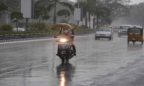 10 மணி வரை 5 மாவட்டங்களில் மழைக்கு வாய்ப்பு - வானிலை மையம் தகவல்