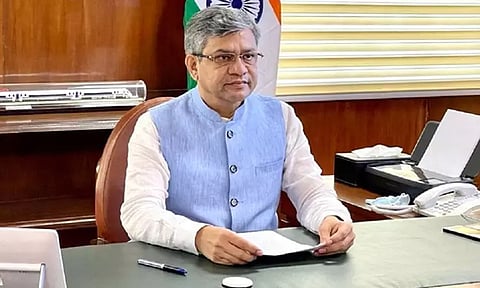 லோகோ பைலட்டுகளின் பணி நேரம் கண்காணிக்கப்படுகிறது: ரெயில்வே மந்திரி தகவல்