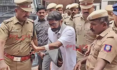 சவுக்கு சங்கர் வழக்கு: சுப்ரீம் கோர்ட்டு நீதிபதி எம்.எம்.சுந்தரேஷ் விசாரணையில் இருந்து விலகல்