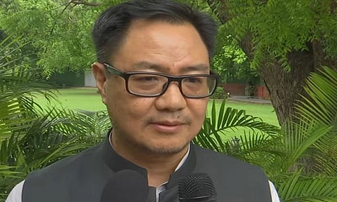 'காங்கிரஸ் அரசியலமைப்பை கொலை செய்துவிட்டு புத்தகத்தை கையில் வைத்துள்ளது' - மத்திய மந்திரி விமர்சனம்