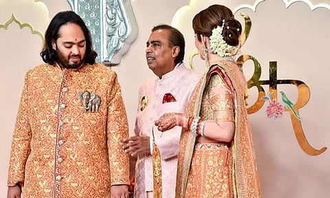 அம்பானி இல்ல திருமண விழா; அத்துமீறி நுழைய முயன்ற தொழிலதிபர் உள்பட 2 பேர் கைது