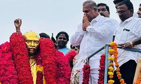 காமராஜர் பிறந்தநாள்: விஜய்யின் த.வெ.க. சார்பில் மரியாதை