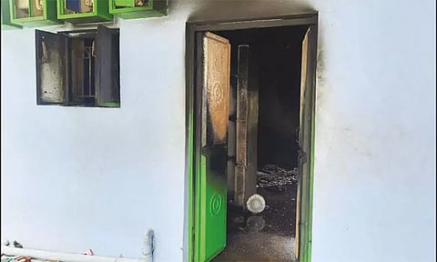 வீட்டில் தீப்பிடித்த சம்பவத்தில் மேலும் ஒரு வாலிபர் சாவு - பலி எண்ணிக்கை 4 ஆக உயர்வு