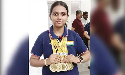 மாநில துப்பாக்கி சுடும் போட்டி: மதுரை வீராங்கனை 12 பதக்கங்கள் வென்று சாதனை