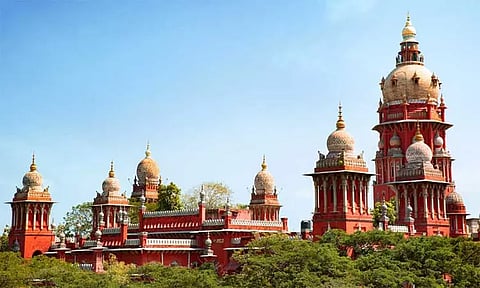 பேரவைக்குள் குட்கா கொண்டு சென்ற விவகாரம்: திமுகவினருக்கு நோட்டீஸ் அனுப்ப உத்தரவு