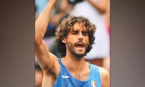 பாரீஸ் ஒலிம்பிக்: தொடக்க விழா முடிந்ததும் மனைவியிடம் மன்னிப்பு கோரிய இத்தாலி வீரர்... காரணம் என்ன?